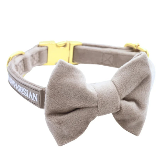 Sametový obojek s motýlkem pro psa – béžový