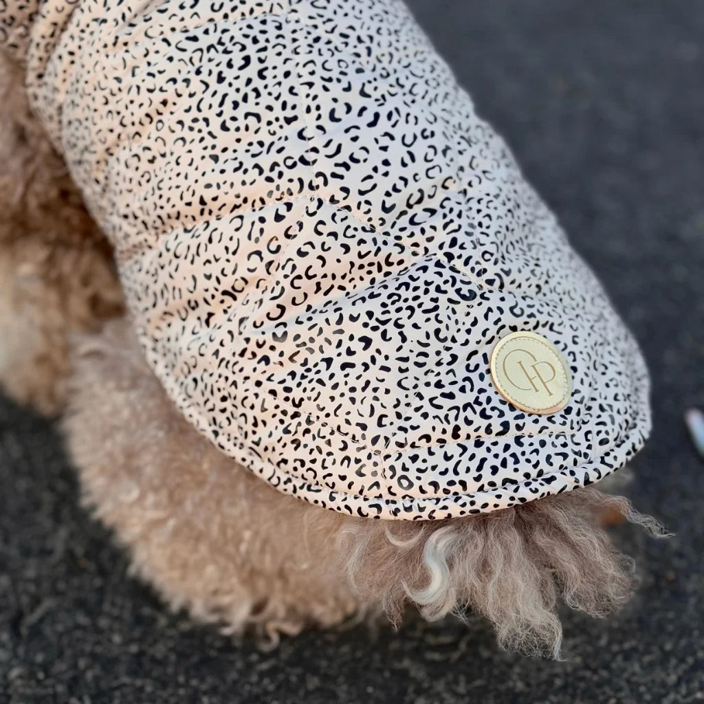 Zimní bunda pro psa s leopardím vzorem – světle béžová