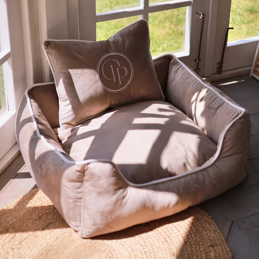 Sametový pelíšek pro psa – béžový