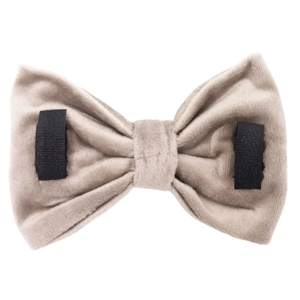 Sametový motýlek pro psa – béžový