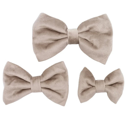 Sametový motýlek pro psa – béžový